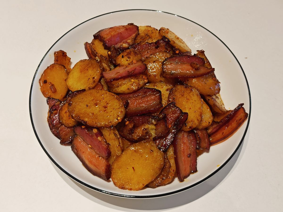 腊肉炕土豆